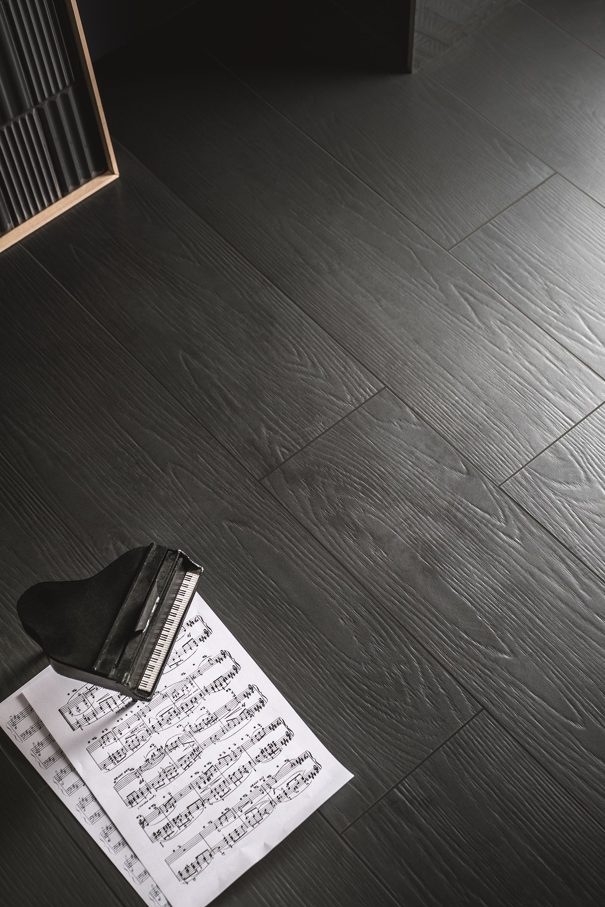 wood41-hires-black-01